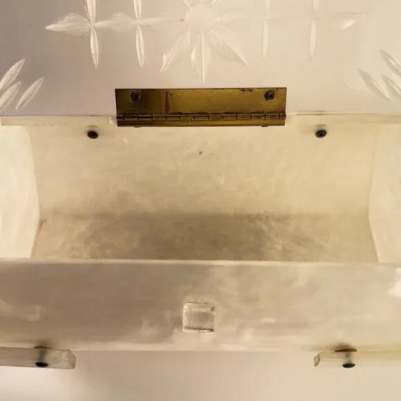 Vintage 1950's Lucite Box Purse - Picture 6 of 7